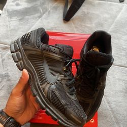 Nike Vomero Size 11