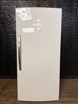 FRIGIDAIRE UPRIGHT FREEZER w/WARRANTY! R3056A