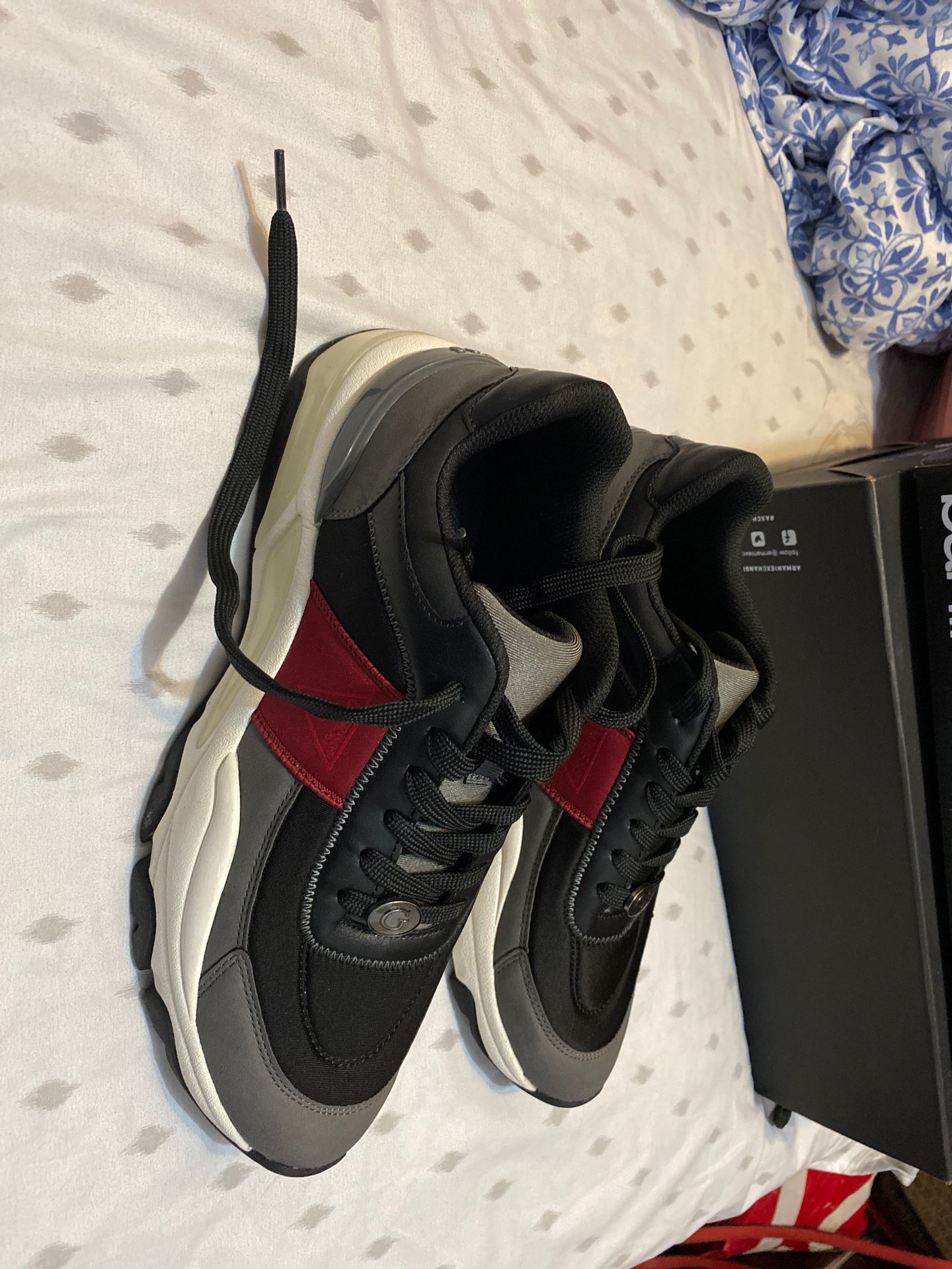 Guess men’s Fraser sneakers 9.5