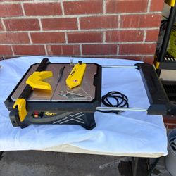 QEP 700XT 3/4 HP Wet Tile Saw with 7 in. Blade and Table Extension