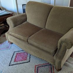 Bassett Comfortable Fabric Couch Set