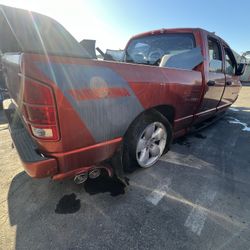 2005 Dodge Daytona Has Damage