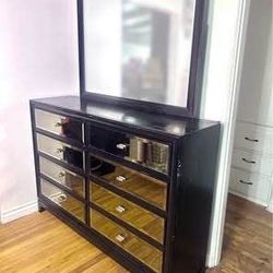 6 Drawer Black Dresser w Mirror