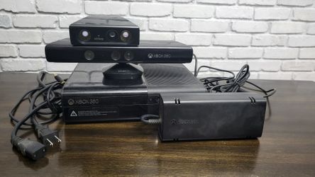 Xbox 360 With Kinect  Bundle With 14 Games