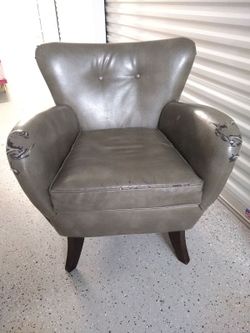 Stylish Old Fashion Comfortable Chair 