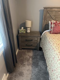 Queen bedroom Set (Bed, Mattress, Night Table)