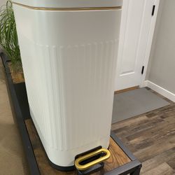 Trash Can Gold Cream 
