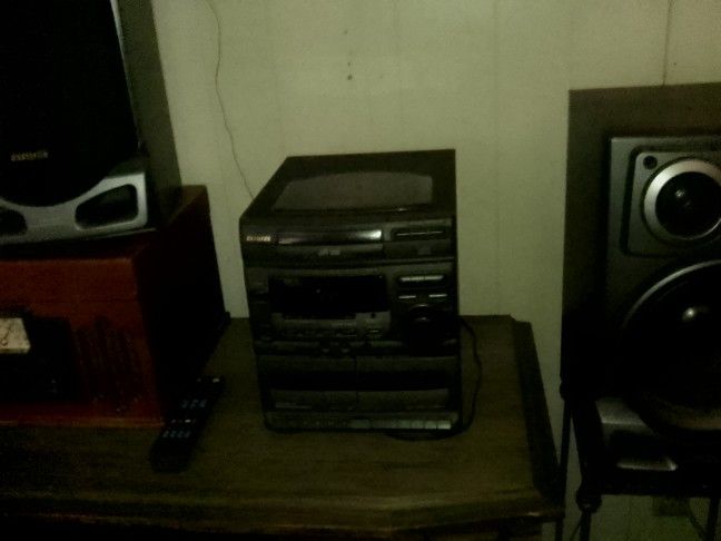 AiWA Stereo with 2 Speakers