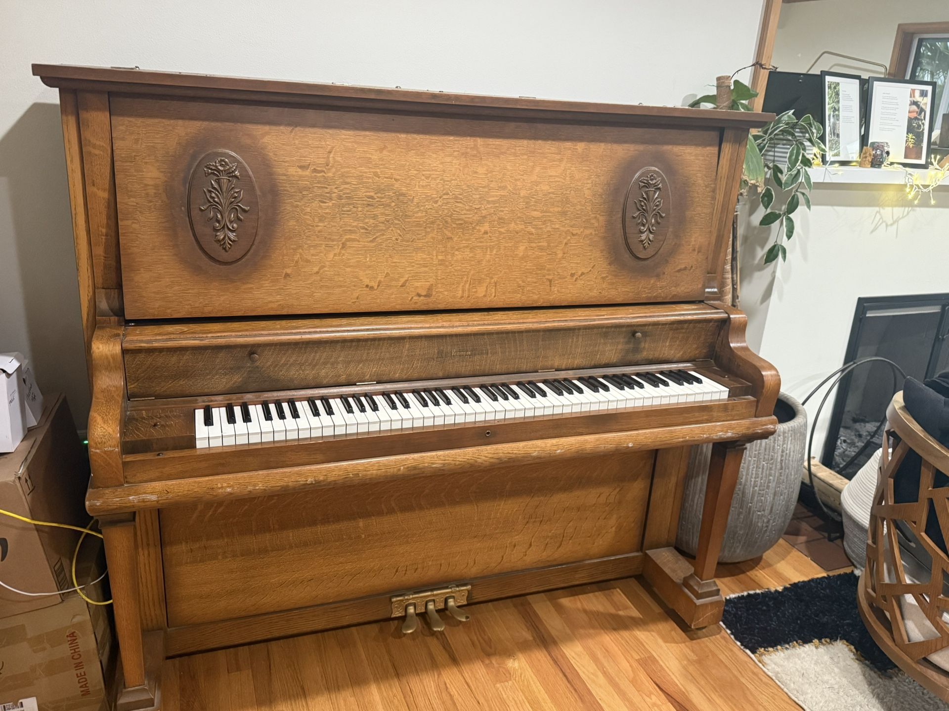 Remington Wood Grain Upright Piano