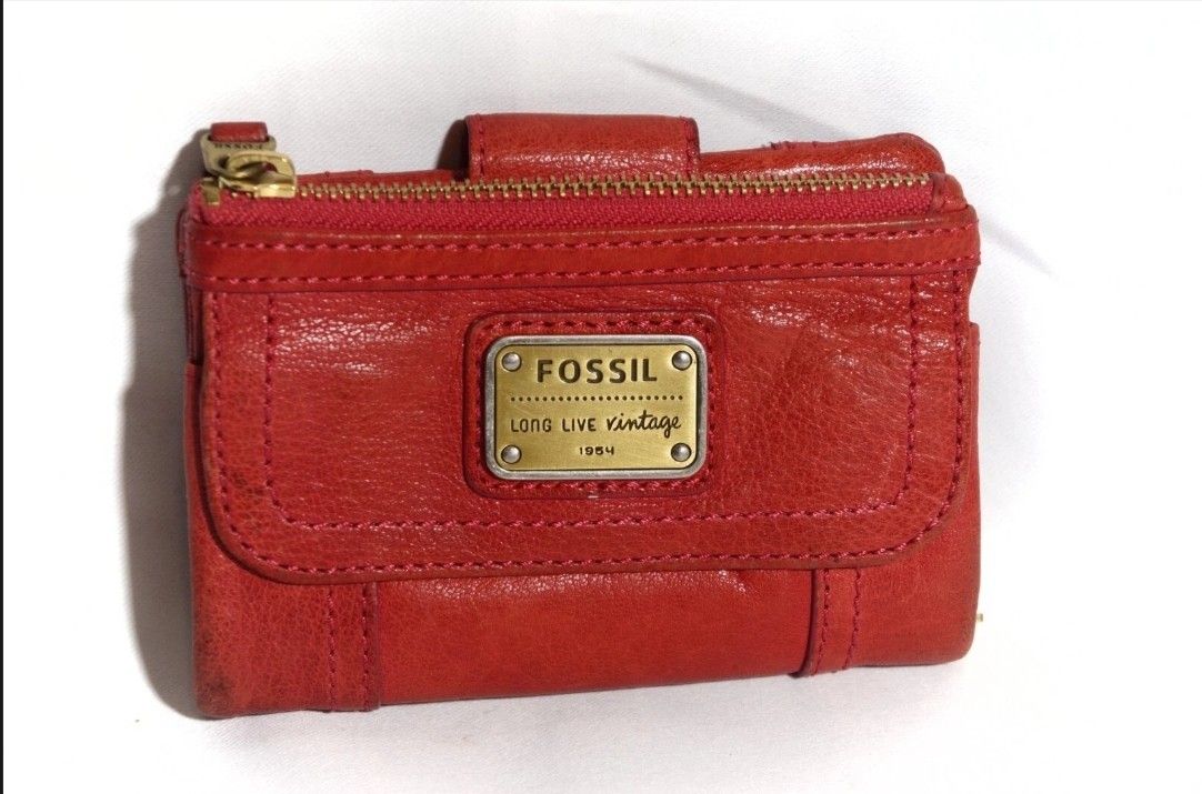 Vintage Fossil Emory Red Lamb Leather wallet clutch, multiple card, pocket.