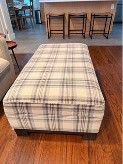 Large Storage Ottoman – Excellent Condition