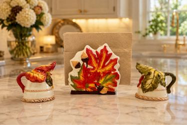 🍂 $20 FIRM – Fall Napkin Holder & Salt/Pepper Shaker Set 🍁