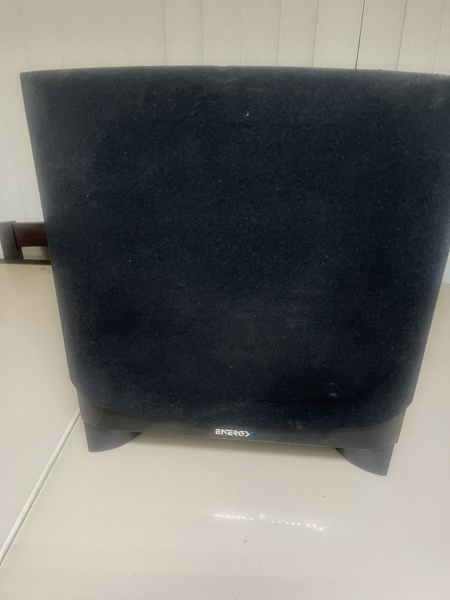 Energy Conossieur ESW C10 Powered 400W Subwoofer in Good condition. Used in good condition with some minor cosmetic blemishes. These blemishes are in