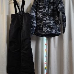 NEW Boy Snow Suit Size XL (14-16).
