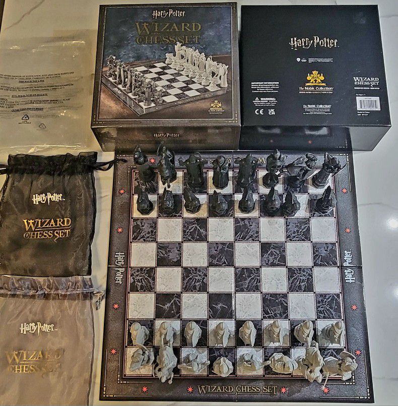  The Noble Collection Harry Potter Wizard Chess Set