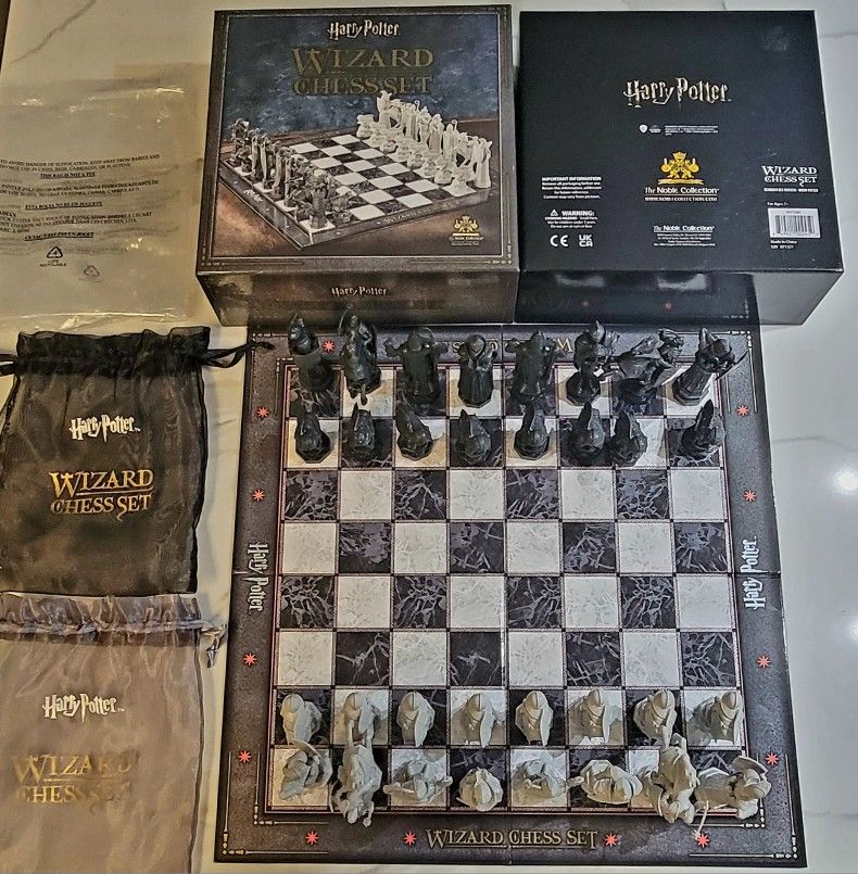 Harry Potter Wizard Chess Set (Board Game)