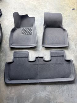 Tesla Model Y All Weather Floor Mats.