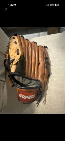 Gopher Baseball Glove
