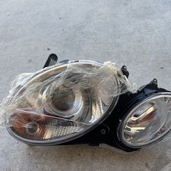 Eclass Mercedes. Front light. Only 1