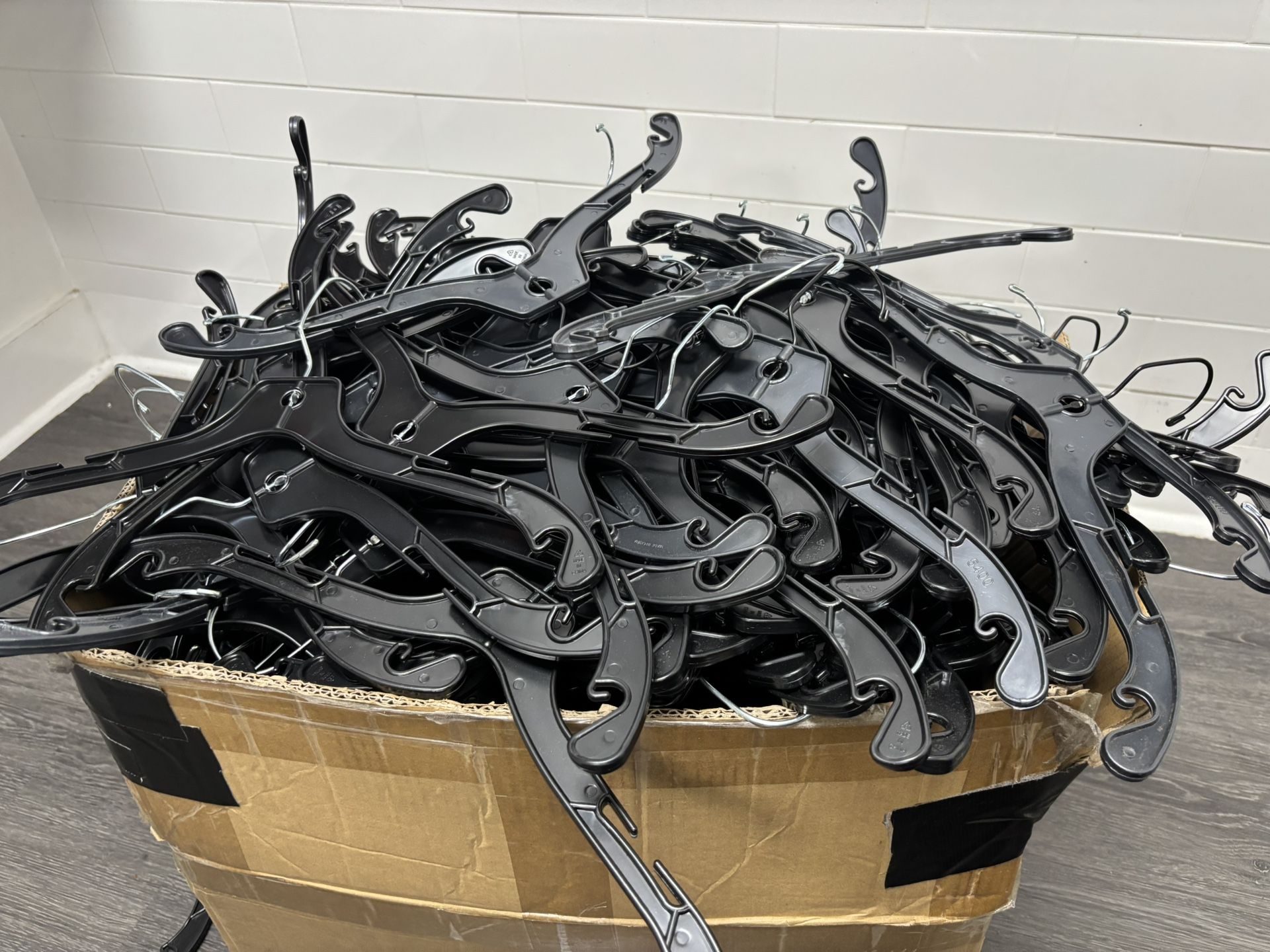 Top And Bottom Hangers