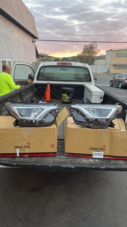 Open Box Headlights Toyota RAV4