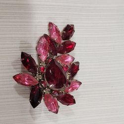 Vintage Brooch Leaf Shape