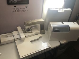Baby lock sewing machine embroidery unit mint condition 1200