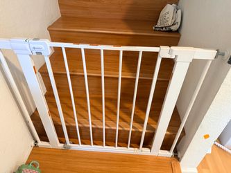 Metal baby gate