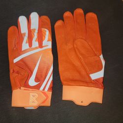 Brand New With Package NIKE HUARACHE PRO
BASEBALL BATTING GLOVES 
TEAM ORANGE TOTAL ORANGE WHITE Men Size Large