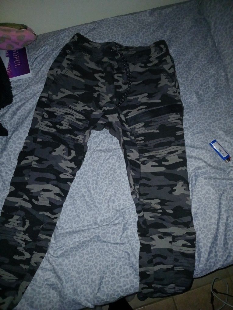 Camo Jogger Pants Size M