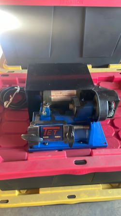 Key cutting machine