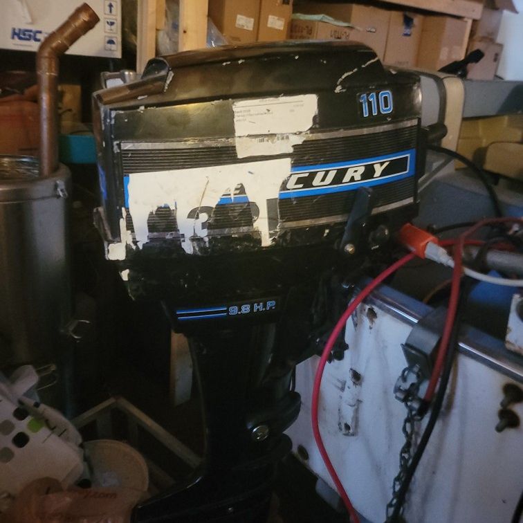 Photo 1975 9.8 Mercury outboard 110 New water pump was done out of mechanic shop runs great I am Selling It because I need electric start This is manual