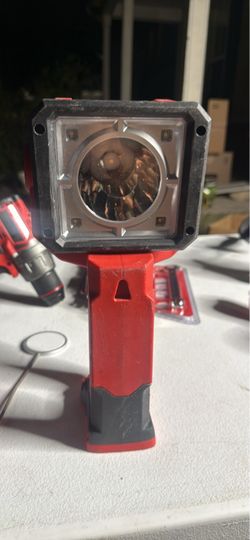 Milwaukee LED search light