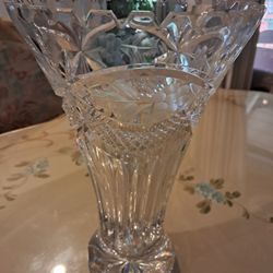 Beatiful Vintage heavy deap Cut Crystal Glass Flower Vase. Woodland Hills Ca 