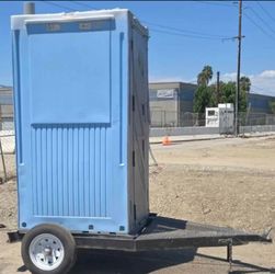 Porta potty 600