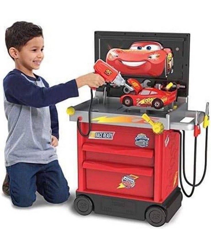 Disney Pixar’s Cars F25 Service Station Toy Vehicle Playset