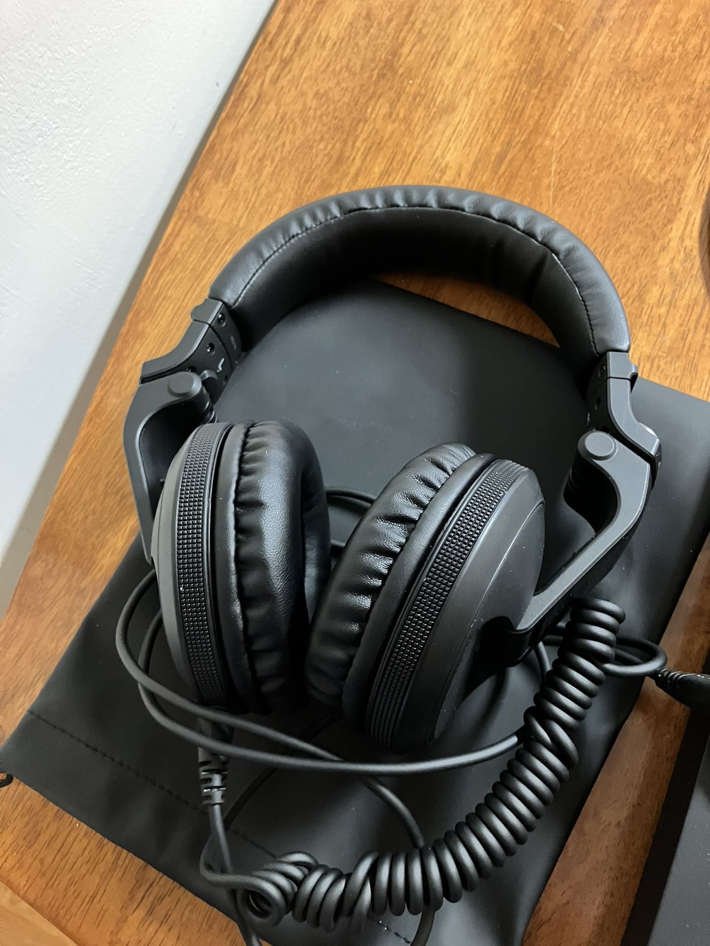 Pioneer HDJ-X5 headphones