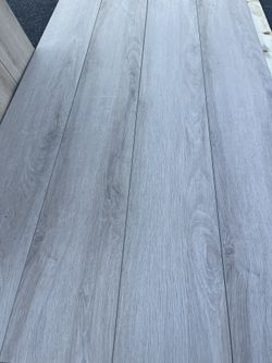 Waterproof Vinil Floor Lifetime Warranty And 15 Years Residential Cover 23.77 Sqft 8.3 Thickness The Price Is For Box