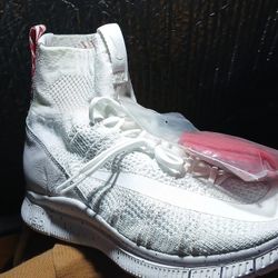 2016
Nike Free Flyknit Mercurial 'Triple White' 