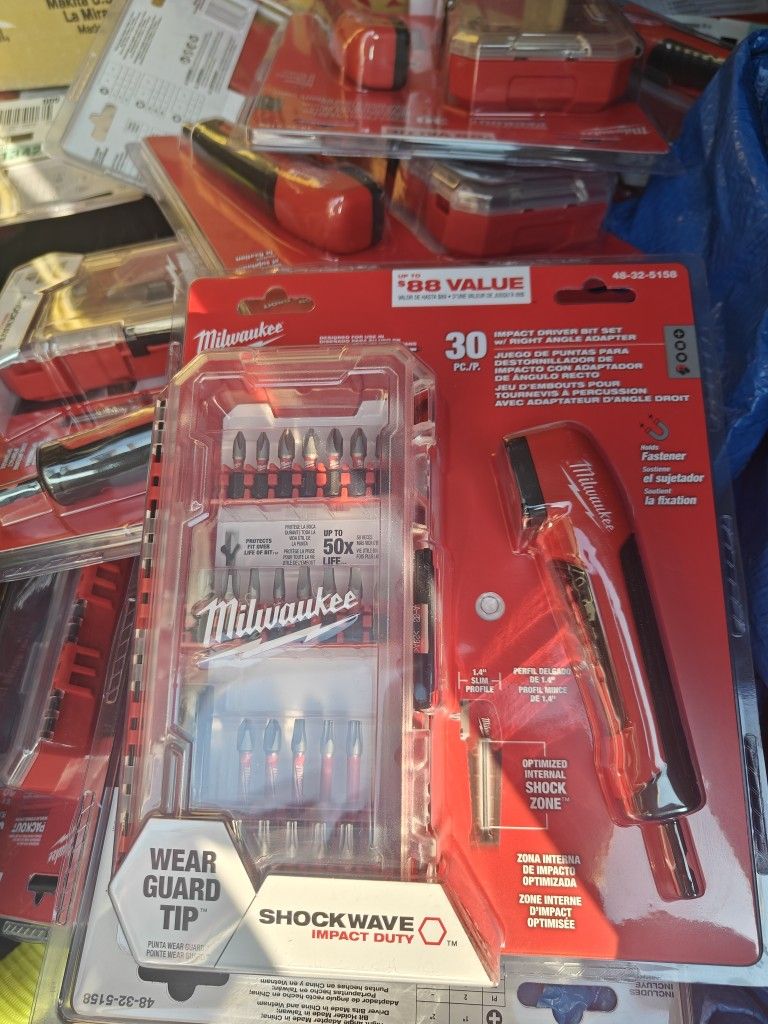 Milwuakee 90 Degree Adapter Bit Driver Set 30 Piece Pack out