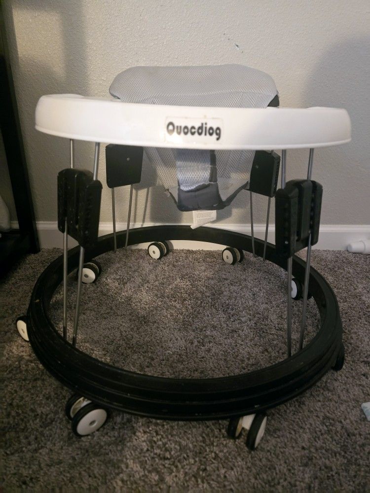 Quocdiog Adjustable Height Baby Walker