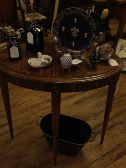 Swain Furniture Oval Table