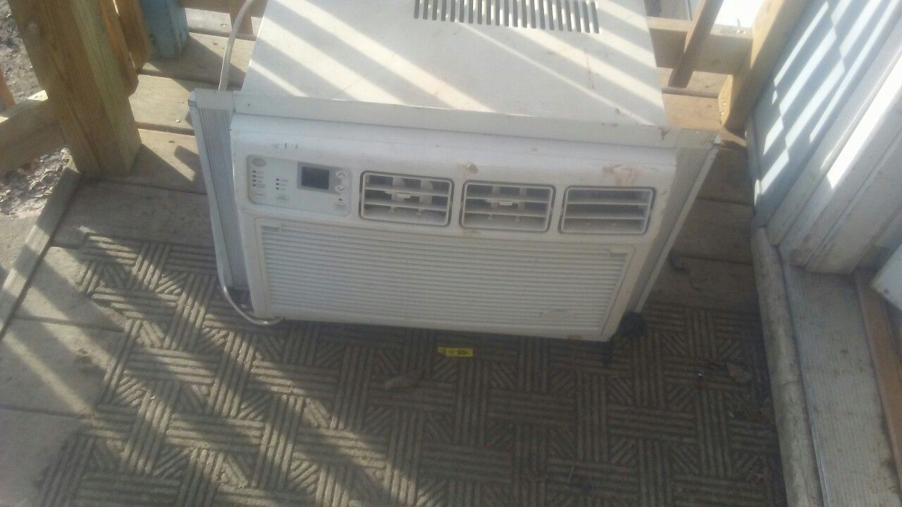 Big ac unit works perfect with controller only 90 bucks