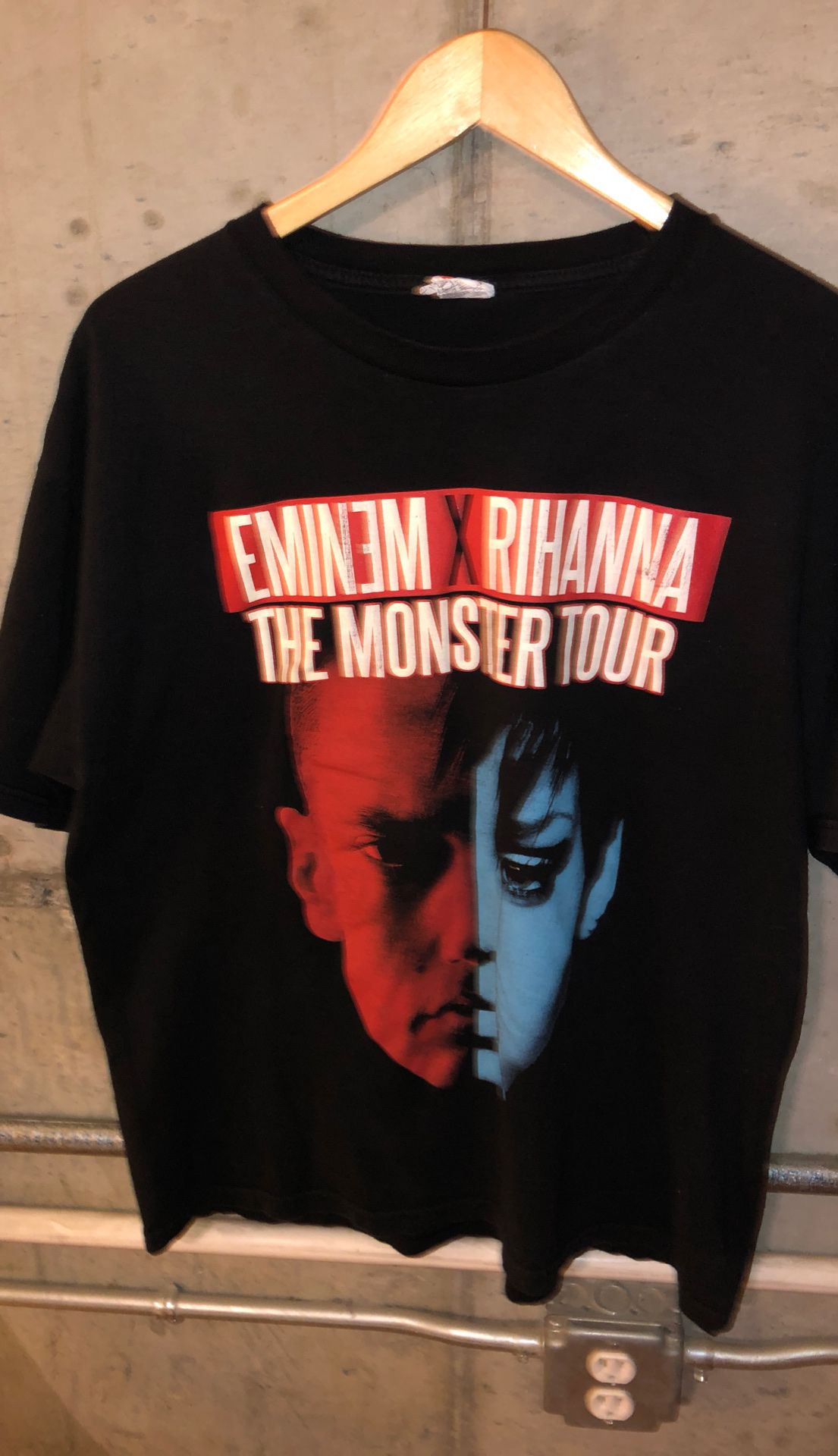 Eminem x Rihanna the monster tour band tee Xl