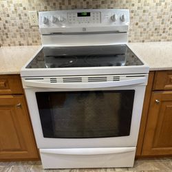 Kenmore White Kitchen Appliance Set: Refrigerator, Dishwasher, Range Oven And Microwave 