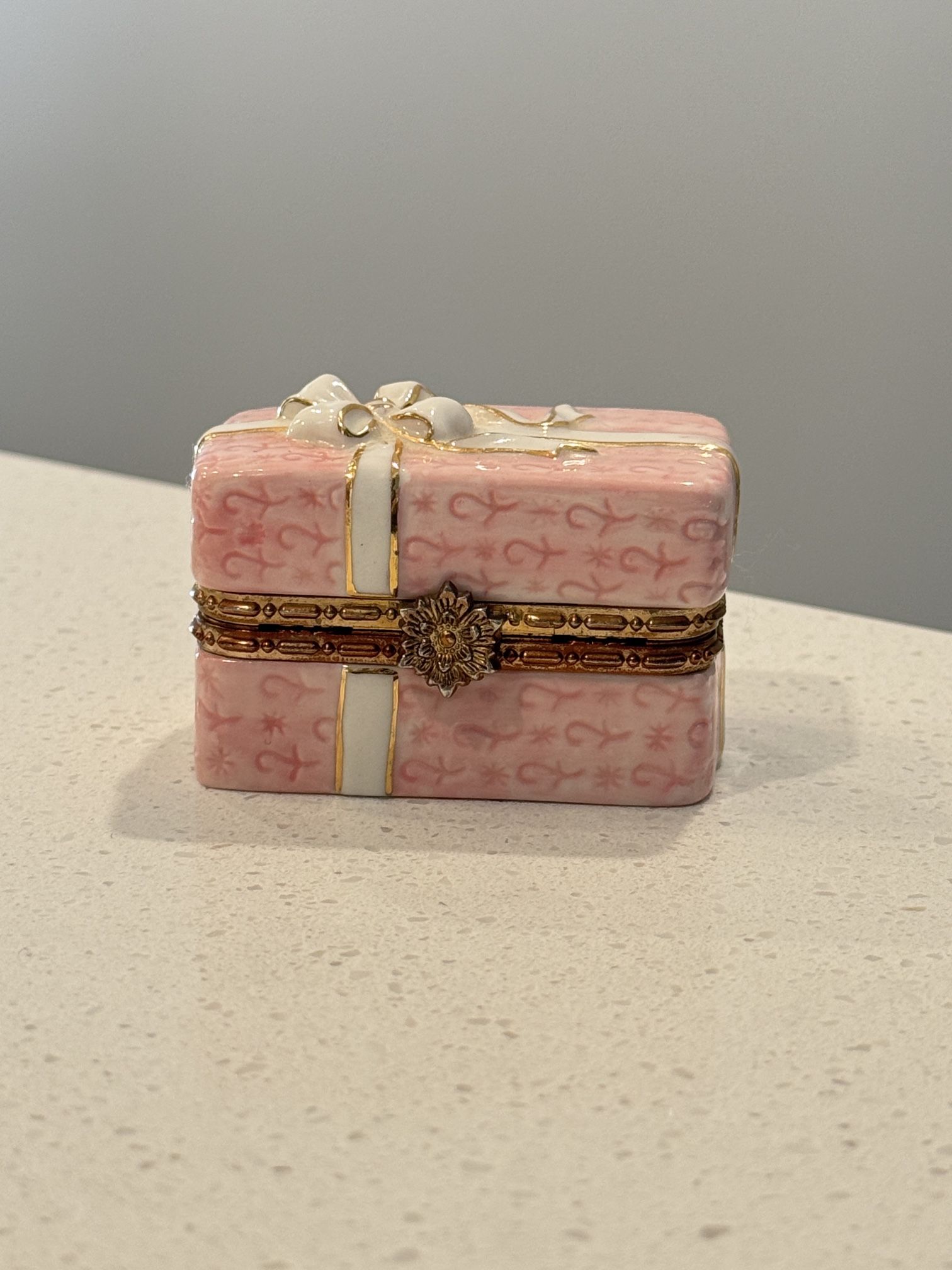 San Francisco Music Box Small Pink Trinket Box Plays Music Somewhere in Time