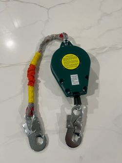 ZIJINGM 10-65 Ft Self Retracting Lifeline 330lbs/150kg Retractable Safety Harness Lanyard with Quick-Action Braking System and Double Locking Structur