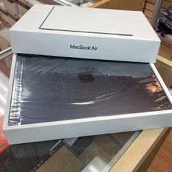 2022 13βMacBook Air M2 8gb Ram 256 SSD