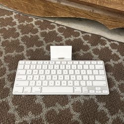 Authentic Apple iPad Dock w/ Keyboard – Works Great