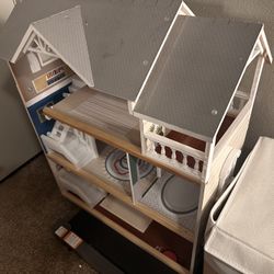 Free Dollhouse